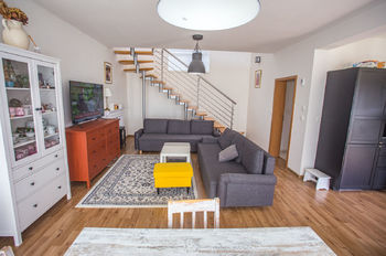 Obývací pokoj - Prodej domu 162 m², Střítež