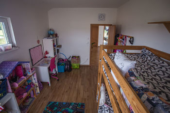 Dětský pokoj - Prodej domu 162 m², Střítež