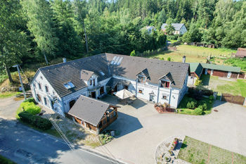 Dům pohled z dronu - Prodej hotelu 560 m², Přimda
