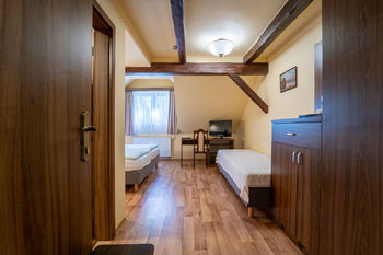 Dvoulužkový pokoj v patře - Prodej hotelu 560 m², Přimda