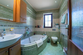 Koupelna pokoje 2kk - Prodej hotelu 560 m², Přimda