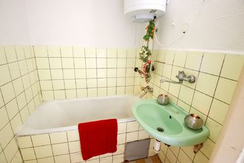 koupelna - Prodej bytu 3+1 v osobním vlastnictví 73 m², Olešník