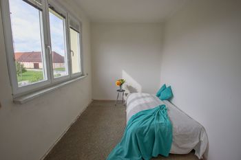 pokoj - Prodej bytu 3+1 v osobním vlastnictví 73 m², Olešník