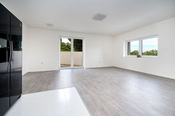 obývací pokoj s kuchyňským koutem - Prodej domu 211 m², Červené Pečky