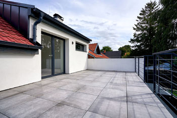terasa u většího domu - Prodej domu 211 m², Červené Pečky