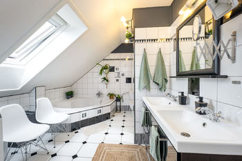 koupelna + WC - Prodej domu 230 m², Homole