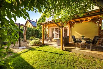 zahrada + terasa - Prodej domu 230 m², Homole