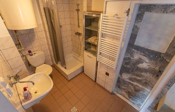 Koupelna v druhé části - Prodej domu 150 m², Dešov