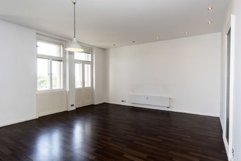 Obývací pokoj - Pronájem bytu 3+kk v osobním vlastnictví 108 m², Praha 10 - Vršovice