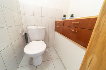 toaleta - Prodej domu 151 m², Petrov nad Desnou