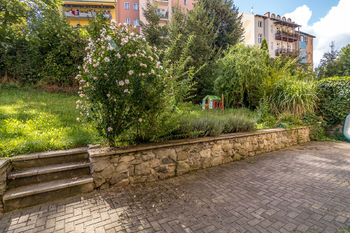 Zahrada s možností posedět - Prodej bytu 3+1 v osobním vlastnictví 85 m², Ústí nad Labem