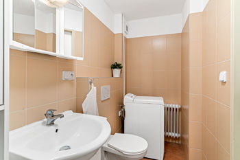 Byt 4+1 - koupelna - Prodej domu 147 m², Všetaty