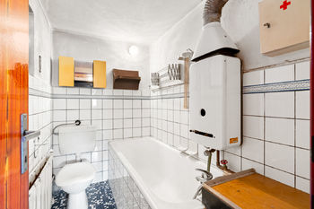 Byt 2+1 - koupelna - Prodej domu 147 m², Všetaty