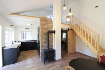 obývací pokoj s kuchyňským koutem - Prodej domu 120 m², Tavíkovice