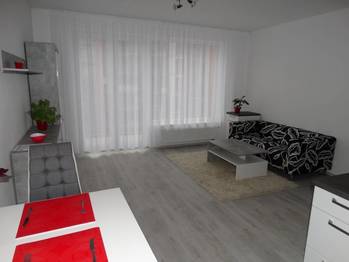 pohled do obývacího pokoje - Pronájem bytu 2+kk v osobním vlastnictví 47 m², Pardubice