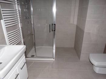 koupelna s WC - Pronájem bytu 2+kk v osobním vlastnictví 47 m², Pardubice