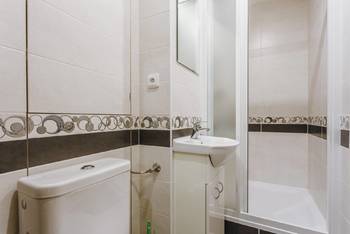 Koupelna se sprchovým koutem - Prodej bytu 3+1 v osobním vlastnictví 79 m², Bučovice