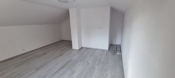 horní patro - Prodej chaty / chalupy 60 m², Praha 9 - Hloubětín