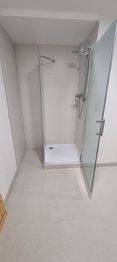 sprcha v sauně - Prodej chaty / chalupy 60 m², Praha 9 - Hloubětín