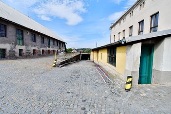 Prodej komerčního objektu 6201 m², Starý Kolín