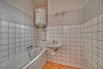koupelna - Prodej bytu 3+1 v osobním vlastnictví 78 m², Kolín