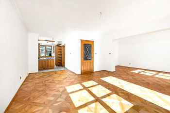 obývací pokoj s jídelnou v přízemí - Prodej domu 211 m², Kaplice