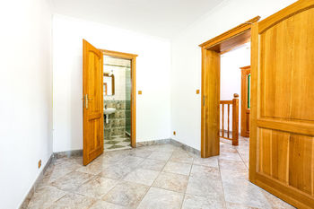 pokoj v přízemí - Prodej domu 211 m², Kaplice