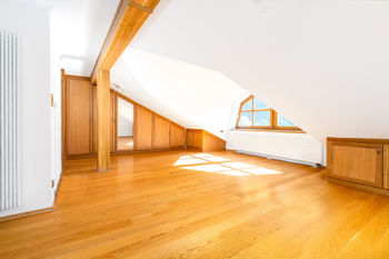 ložnice v podkroví - Prodej domu 211 m², Kaplice