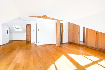 ložnice v podkroví - Prodej domu 211 m², Kaplice