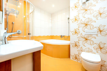 koupelna v suterénu - Prodej domu 211 m², Kaplice