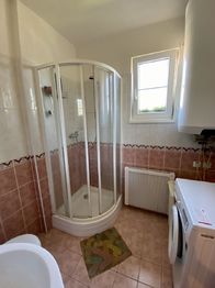 foto 25 - koupelna s WC v přízemí - Prodej domu 169 m², Liberec