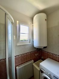 foto 27 - koupelna s WC v přízemí - Prodej domu 169 m², Liberec