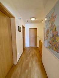 foto 31 - chodba v podkroví - Prodej domu 169 m², Liberec
