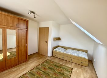 foto 34 - pokoj č. 1 v podkroví - Prodej domu 169 m², Liberec