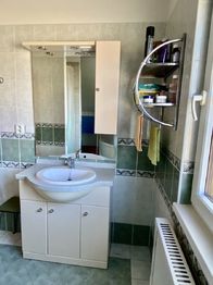 foto 41 - koupelna s WC v podkroví - Prodej domu 169 m², Liberec