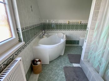 foto 42 - koupelna s WC v podkroví - Prodej domu 169 m², Liberec