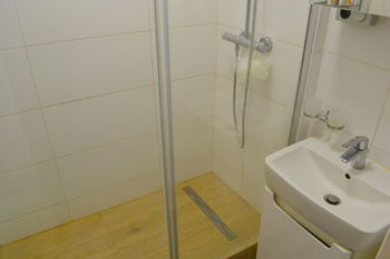 koupelna - Prodej bytu 3+1 v osobním vlastnictví 69 m², Kladno