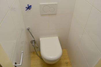 toaleta - Prodej bytu 3+1 v osobním vlastnictví 69 m², Kladno
