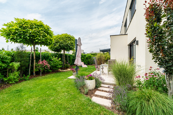 Zahrada s terasou - Prodej domu 141 m², Praha 8 - Březiněves