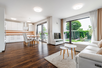 Obývací pokoj s kuchyní  - Prodej domu 141 m², Praha 8 - Březiněves 