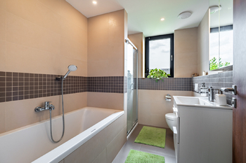 Koupelna 2NP - Prodej domu 141 m², Praha 8 - Březiněves