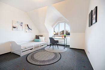 dětský pokoj, který může být i pracovnou - Prodej domu 280 m², Zdiby