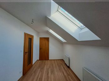 pokoj 2.NP - Prodej domu 159 m², Rudolfov