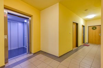 Prodej bytu 1+kk v osobním vlastnictví 40 m², Praha 4 - Záběhlice