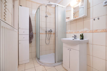 Koupelna - Prodej domu 65 m², Klecany