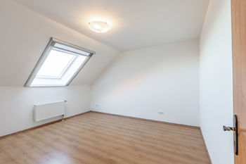 Prodej bytu 3+kk v osobním vlastnictví 76 m², Chýně