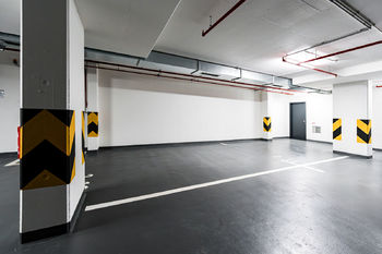 Dvě garážová stání - Prodej bytu 4+kk v osobním vlastnictví 114 m², Praha 9 - Vysočany