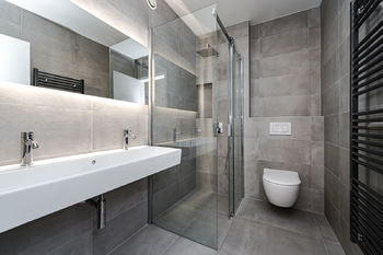 Koupelna - Prodej bytu 4+kk v osobním vlastnictví 114 m², Praha 9 - Vysočany