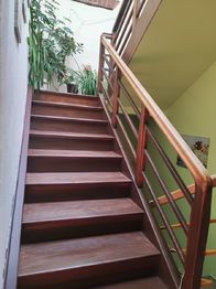 schodiště do pokroví - Prodej domu 190 m², Jeseník