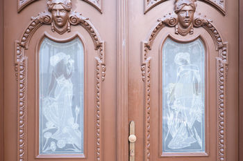 Vstupní dveře do domu - Prodej bytu 3+kk v družstevním vlastnictví 72 m², Praha 2 - Vinohrady